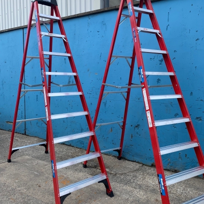 10 Tread Fiberglass Step Ladder